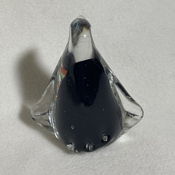 Penguin Art Glass Figurine Hand blown Vintage-Black/ Clear with Colorful Fish - Picture 2 of 9